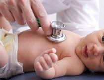 Обследование ребенка в год: анализы, прививки и осмотр специалистов Диспансеризация ребенка в 1 год какие врачи